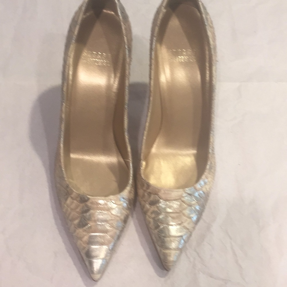 Brand new Stewart Weitzman snake skin pump